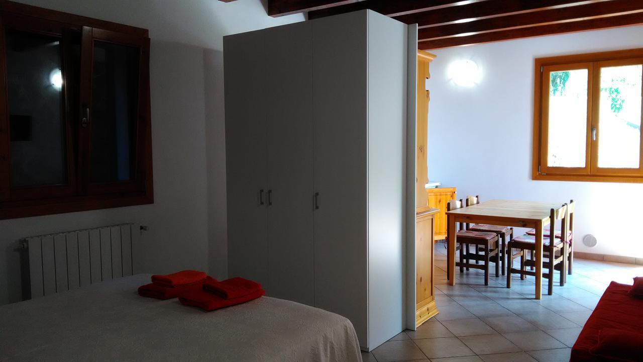 Agriturismo Cascina Lert マローネ エクステリア 写真